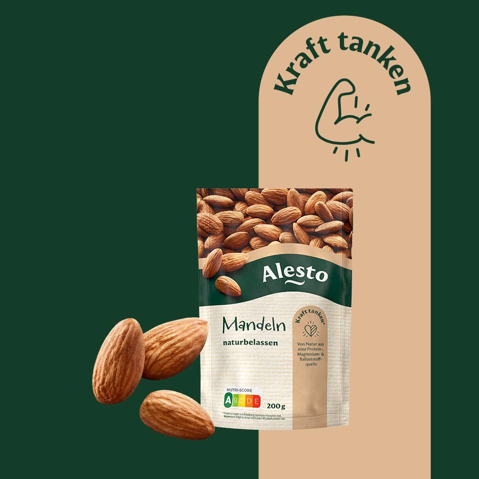 Опаковка натурални бадеми с етикет Nutri-Score и надпис „Kraft tanken“.
