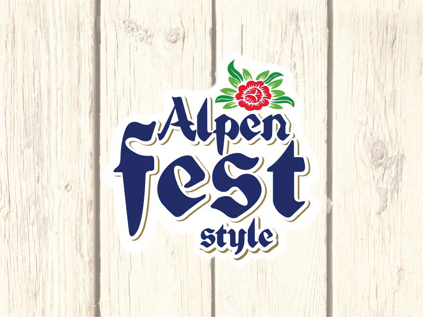 Лого на 'Alpen Fest style' с червено цвете на фон от дървени дъски.