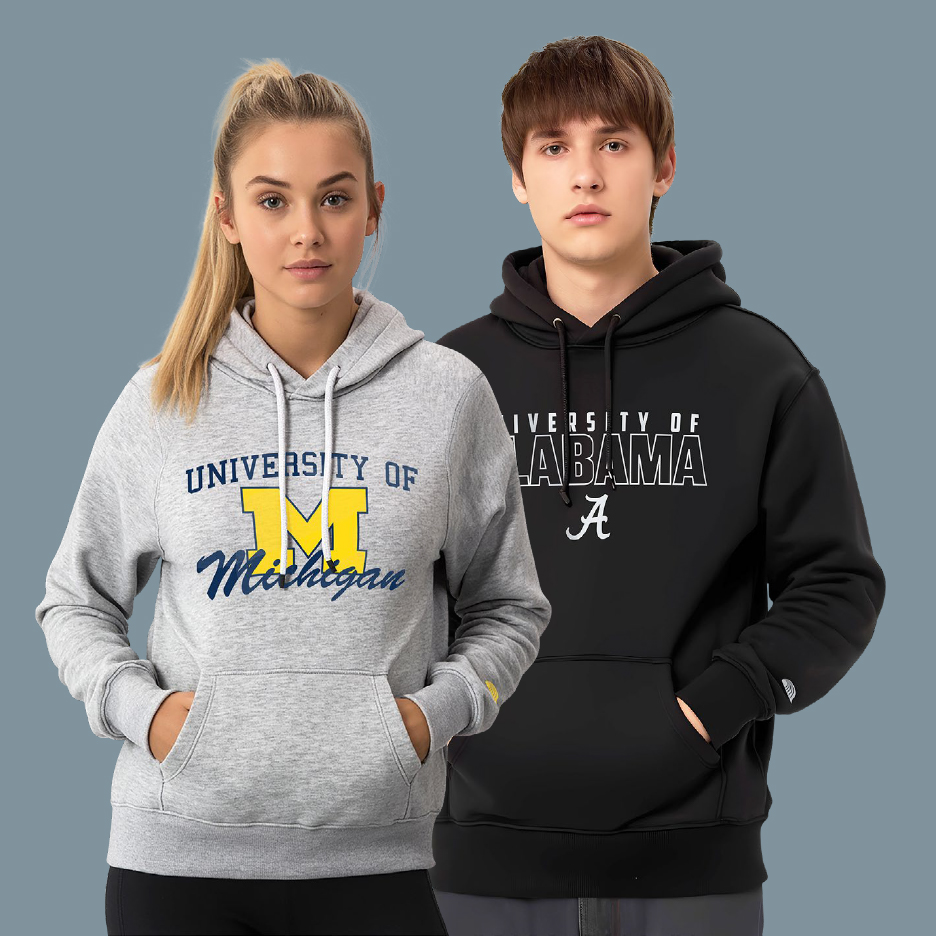 Двама души носят суитшърти с качулки на университетите Мичиган и Алабама.