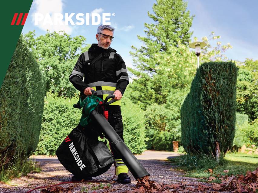 Мъж използва електрическа духалка за листа Parkside, за да почисти алея.