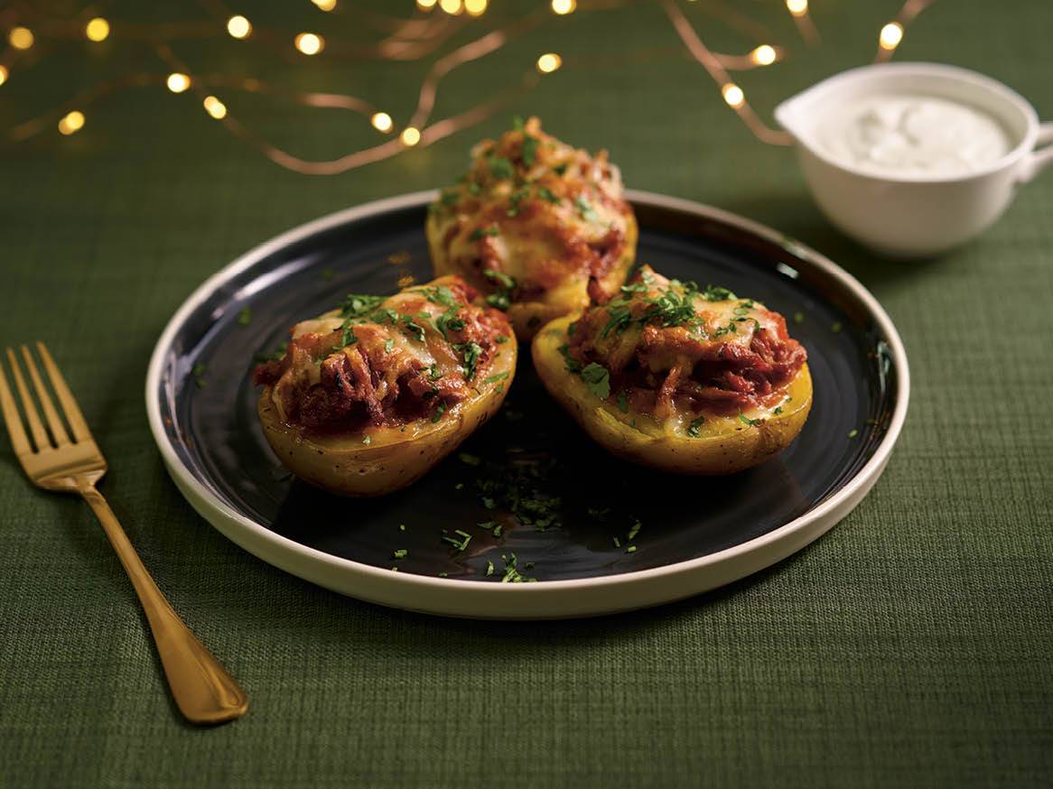 Пълнени картофи със сирене и кайма.