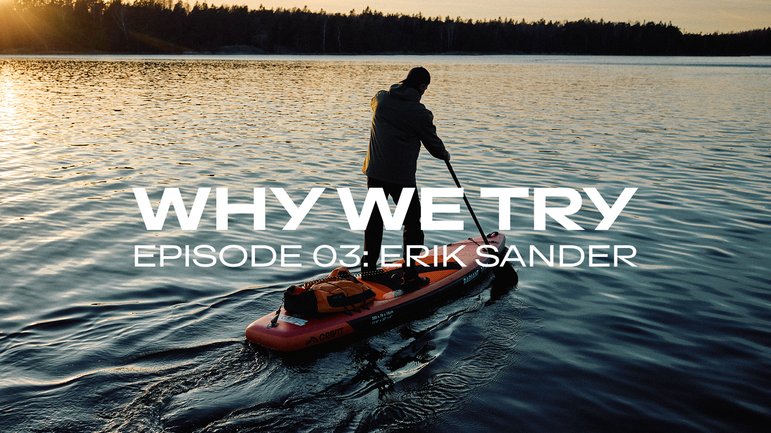 Мъж гребе на SUP борд по залез слънце, текст: „WHY WE TRY EPISODE 03: ERIK SANDER“.