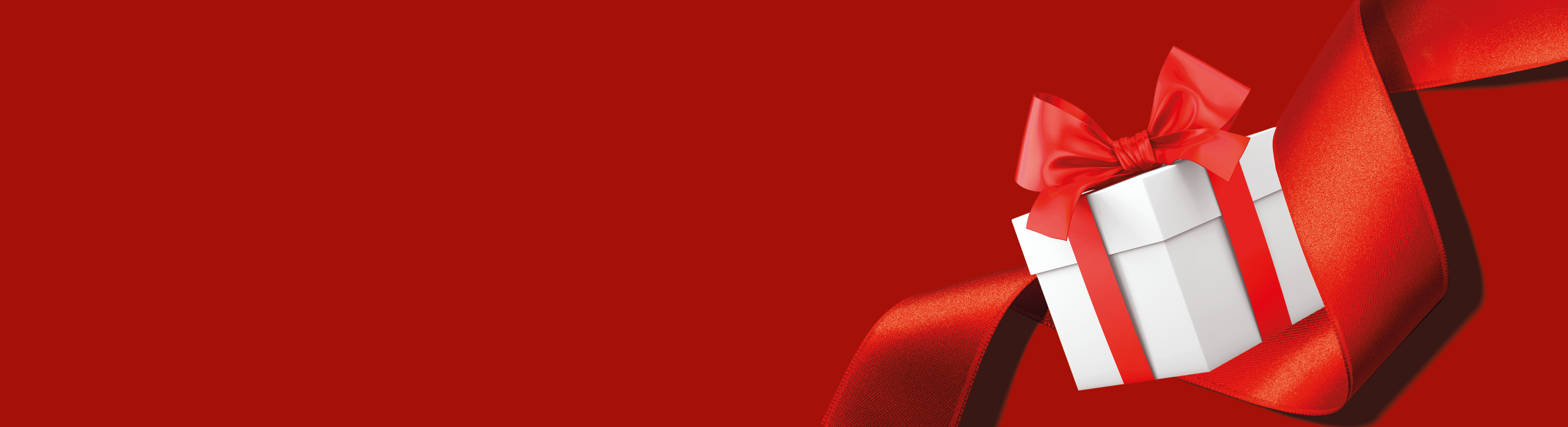 Бяла подаръчна кутия с червена панделка на червен фон