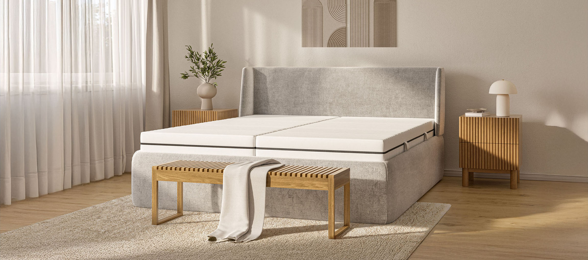 Спалня в неутрални цветове с континентално легло, дървена пейка и нощни шкафчета.